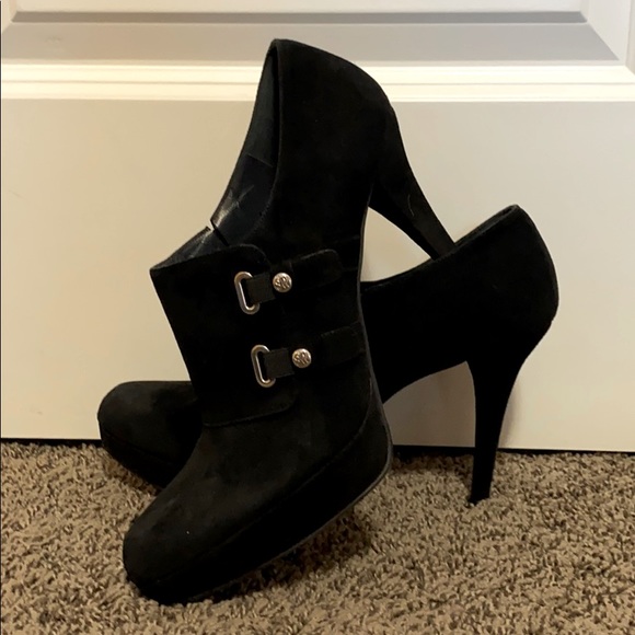 Stuart Weitzman Shoes - Suede Stuart Weitzman Black Pumps